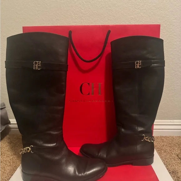 Elegant Carolina Herrera Black Leather Boots - Picture 3 of 12